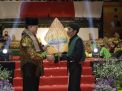 Panglima TNI dan Pangdam Brawijaya Nobar Wayang Kulit Bareng Santri dan Masyarakat
