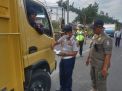 Tindak Lanjuti Keluhan Masyarakat, Satpol PP Prov Jatim, Bersama Instansi Terkait Lakukan Operasi Gabungan Pantau Distribusi Tembakau Luar Madura