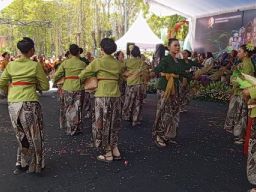 Angkat Sejarah Kwangen, Penampilan SMKN 1 Pukau Penonton di Pawai Budaya Bojonegoro