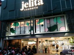 Jelita Cosmetic di Duga Permalukan Konsumen Didepan Umum. Wanita Ini Tidak Terima di Kira Pencuri. 