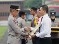 Beri Penghargaan Kepada 40 Personel Berprestasi, Berikut Arahan Kapolda Jatim Jelang Pemilu dan Nataru 2024