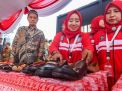 Pengrajin Sepatu Tambak Osowilangun Dapat Bantuan 5 Paket Peralatan