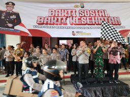 Polda Jatim Bersama Korbinmas Baharkam Polri Gelar Bakti Kesehatan dan Salurkan 15.000 Paket Sembako