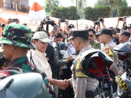 Menhan Prabowo Kunjungi Korban Erupsi Gunung Marapi di Kabupaten Agam, Sumbar