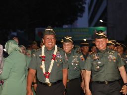 Kedatangan Mayjen TNI Rafael Granada Baay Disambut Ratusan Prajurit dan Persit di Lingkungan Kodam Brawijaya