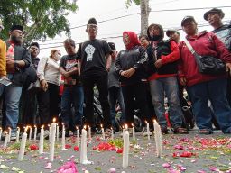 Aksi Solidaritas Para Relawan Ganjar Mafud Di Surabaya Untuk Para Korban Aniaya Oknum TNI