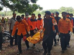 Pria yang di Laporkan Hilang Saat Cari Ikan Pladu di Temukan, BPBD Bojonegoro Lakukan Evakuasi