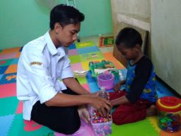 Cerita Suraji yang Memilih Abdikan Diri Mengajar Anak-anak Berkebutuhan Khusus