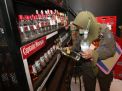 Tak Kantongi Izin, Satpol PP Sita Minuman Alkohol Di Surabaya
