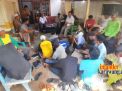 PKB Peduli, Bagikan Pupuk Ke Petani Karawang