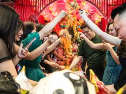 Hotel VASA Suguhkan Yee Sang Ceremony Perayaan Imlek 2024