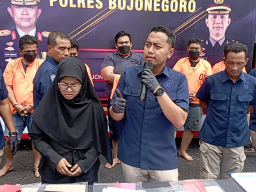 Peras Pengusaha Minyak Tradisional, 5 Oknum Wartawan di Ringkus Polisi Bojonegoro