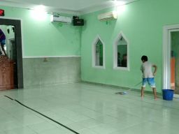 Rutin Tiap Minggu, Remas Masjid Baburroyah Griya Antang Harapan Makassar Kerja Bhakti Bersihkan Masjid