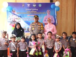 Polres Mandailing Natal menerima kunjungan rombongan anak-anak didik dari TK Bhayangkari 14 Cabang Madina,