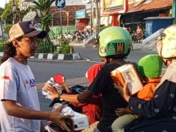 Dalam Memperingati Harlah ke 1 satu ASMIPA Berbagi Takjil 200 Bungkus