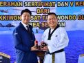 Di Shelter 400 WU2 Puspenerbal, Asrenum Panglima TNl Terima Sabuk Kehormatan DAN V Taekwondo Kukkiwon