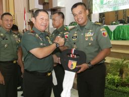 Mayjen TNI Rafael Granada Bay Bagikan 75 Motor Ke Seluruh Satuan Jajaran Kodam V Brawijaya