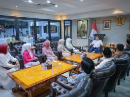 Komeng Tanya Sistem Indonesia dan Amerika Ke Ketua DPD RI 