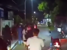 Pasangan di duga Selingkuh di Arak Warga di Bojonegoro