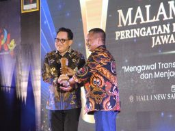 Terima PWI Jatim Award, Pj Gubernur Jatim : Dukung Sepenuhnya Kegiatan Pers