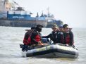 Awasi Penggunaan Alat Tangkap Ikan Ilegal, Satpol PP dan DKPP Surabaya Patroli Laut