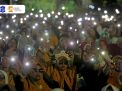 Jemaah Berbagai Daerah Padati Pengajian Gus Iqdam, Balai Kota Surabaya Warna-Warni