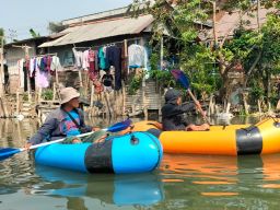 Pemukiman dan Kawasan Usaha Komersil Menjamur di Bantaran Sungai Surabaya