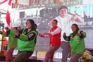 Pemkot Surabaya Gandeng GoTo dan Pertamina Luncurkan Rumah Padat Karya Pitstop Manyar