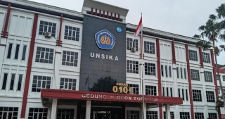 Dosen berasa Karyawan Pabrik Di Kampus "Unsika"