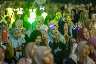 Surabaya Bersholawat bersama Habib Syech Berkumandang di Halaman Gelora Bung Tomo