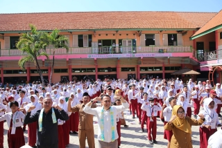 Stop Bullying, Wali Kota Eri Cahyadi Tinjau Pelaksanaan MPLS di Sekolah Negeri dan Swasta