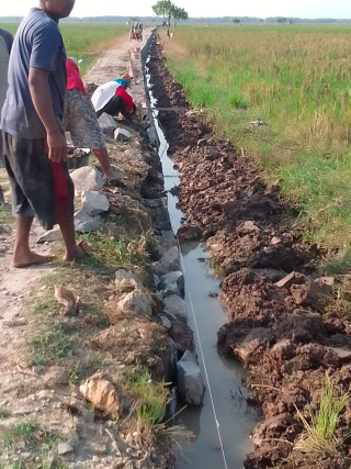 Subkor Bidang SDA Dinas PUPR Karawang Akan Tegas "Tidak Sesuai Gambar Wajib Bongkar, Turap Dusun Kendal Desa Sukajaya