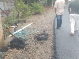 Warga kecewa pembangunan jalan padang si lojongan asal jadi .