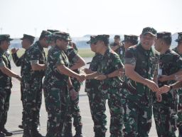 Komandan Puspenerbal Sambut dan Antar Panglima TNI dan Kepala Staf Angkatan Menuju Puslatpur 5 Baluran