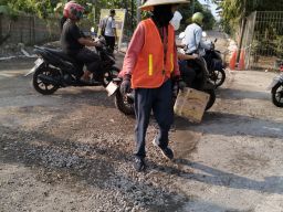 Surabaya Berbenah: Pembangunan Infrastruktur di Wiyung-Balas Klumprik Terkendala, Warga Mengeluh