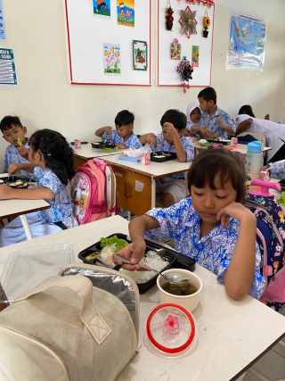 Uji Coba Makan Gratis, Jumlah Sekolah di Surabaya Bertambah Jadi Lima 