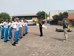 Persiapan Maksimal, Koramil Pabean Cantian Latih Siswa SMK KAL 2 untuk Lomba PBB HUT Ke-79 TNI