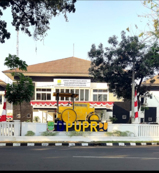 Pemborong Jalan Dinas PUPR Karawang Mengeluh Belum Dibayar 