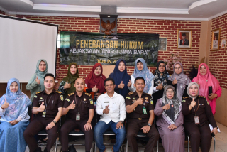 "Kenali Hukum Jauhi Hukuman” Kejati Jabar Lakukan Giat Penkum Di Desa Cimenyan Kabupaten Bandung