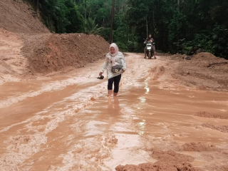 Longsor di Jalan Batu Bolang Tambangan Sulit Dilewati, Tiga Desa Ikut Terdampak  