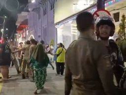 Satpol PP di Tanya Aturan oleh Pedagang Malah Plonga Plongo Dan Bentak rakyat Bak Jagoan