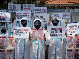 BPOM Surabaya Terima Aduan Mikroplastik Kosmetik dari ECOTON, Tindak Lanjut Belum Jelas