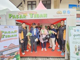 Ada Pemandangan Baru Di Samsat Surabaya Barat "PASAR TIBAN" yang mengusung tema Jumat Berbagi.
