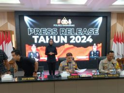Polres Karawang Merilis Capaian Pengungkapan Kriminalitas dan Kondisi Kamtibmas Januari Hingga Desember 2024.