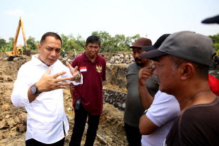 Surabaya Dilanda Banjir, Wali Kota Eri: Proyek Penanganan Banjir Terus Berlanjut hingga 2026