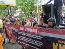 Unjuk Rasa Melawan "Jaksa Nakal" oleh KVBB di Kejati dan Kejari Surabaya, Tuntut Keadilan Korban Viral Blast