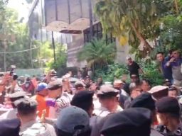 Eksekusi Hotel Garden Palace Surabaya Berlangsung Panas,
