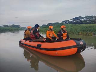 Tim Gabungan Perluas Pencarian Balita Hanyut di Wiyung Surabaya hingga 5 Kilometer