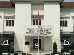 Perkelahian Terbuka Antar Siswi SMP Jadi Tontonan, Bupati Karawang Harus Copot PLT Kadis Disdikpora
