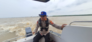 SatPolairud Polres Karawang Patroli Lintas Perairan Antisipasi Pagar Laut Misterius
